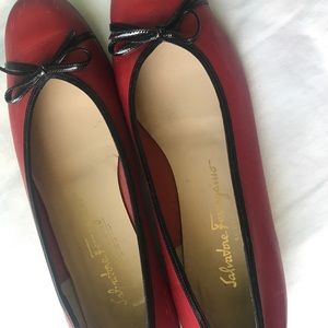 VINTAGE FERRAGAMO FLATS